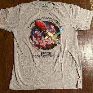 Akademiks Gray NASA Graphic Tee with Multicolor Rocket Emblem - L